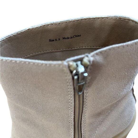 Dolce Vita Women’s Faux Suede Lug Sole Chelsea Heeled Boot Cream size 8.5 - Picture 6 of 10